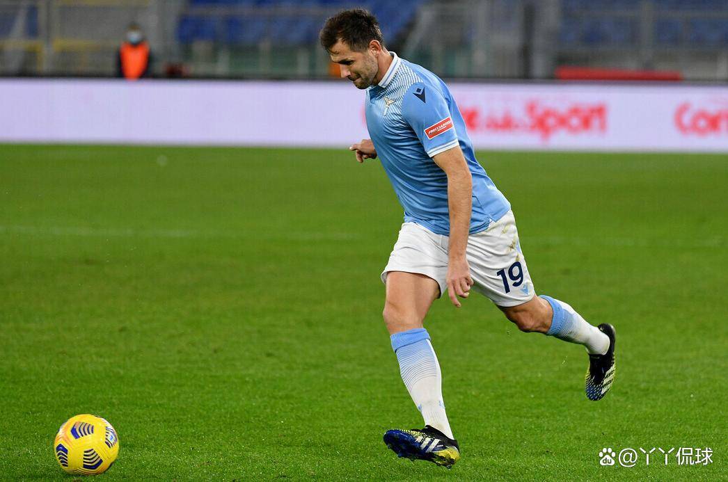 包含清晨上海久事调整名单以备意大利杯；止住颓势环节打磨；气氛紧张；年轻球员得到机会的词条